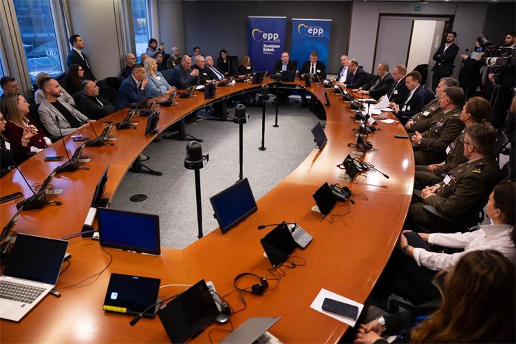 Slika /Ministar Šipić - fotografije/Državni tajnici Brux 3.jpeg